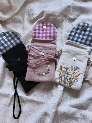 ✨Ode dneška je možné kapsičky objednat pres e-shop. Můžete si sami vybrat barvu ze vzorníku a výšivku, vše uveďte do...