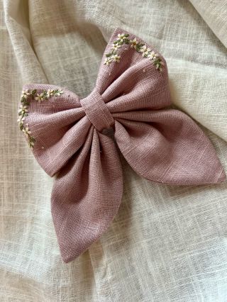 🌸Malá a něžná 🎀 Co na ni říkáte? #handmade #rucniprace #vysitovjesenikach